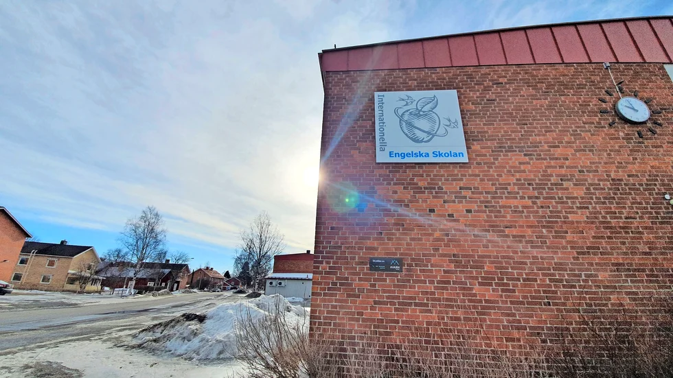 I nuläget är skolan fortfarande öppen men förberedelser för distansundervisning är i full gång