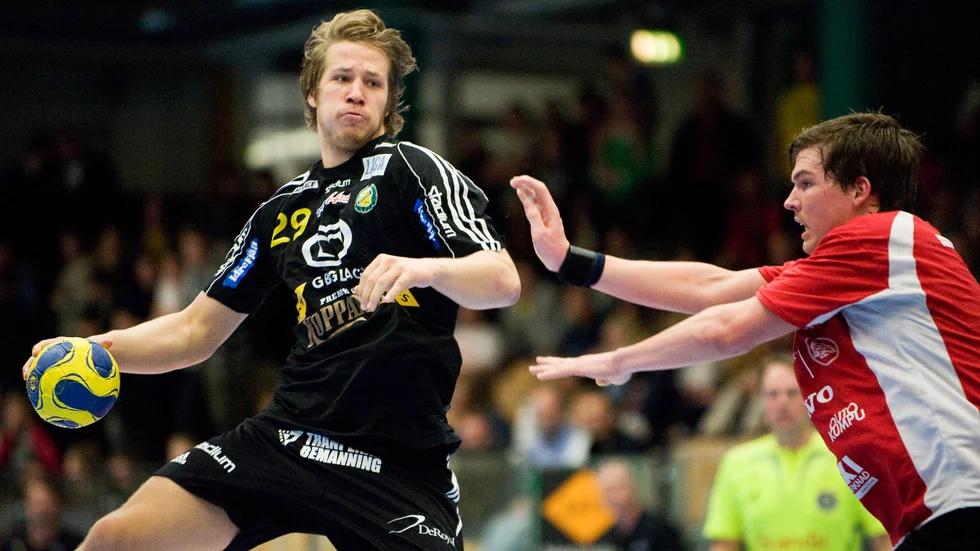 Eskilstunakillarna Emil Berggren och Richard Blank har mötts i flera heta dueller på handbollsplanen. Båda fanns med när Berggren drog igång hemlig natt-träning i den nu rivna Sporthallen. 