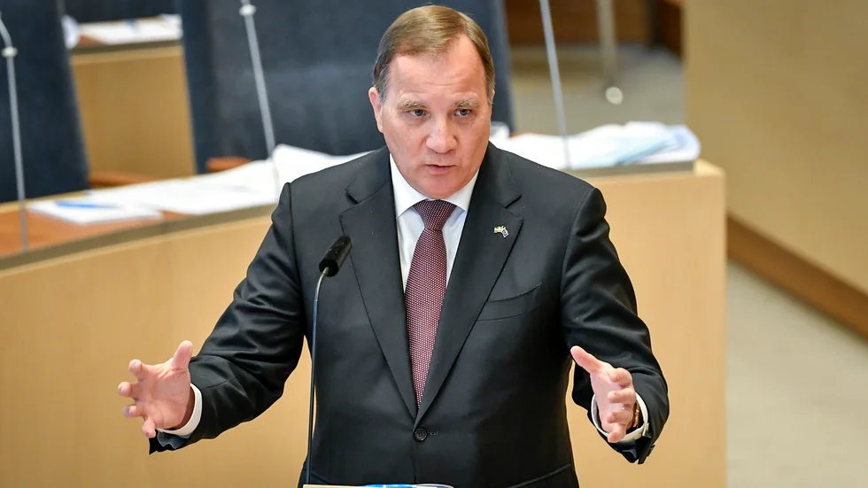 "Ansvaret för krishanteringen vilar på statsministerns axlar", skriver Fredrik Hultman.