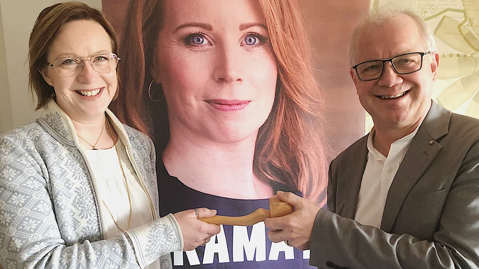 Stihna Johansson Evertsson, t.v. valdes av en enig distriktsstämma till ordförande och efterträder Christer Jonsson, Emmaboda.