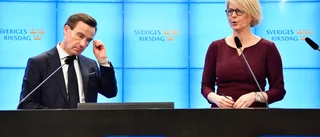 I krisens stund hamnar oppositionen i kläm
