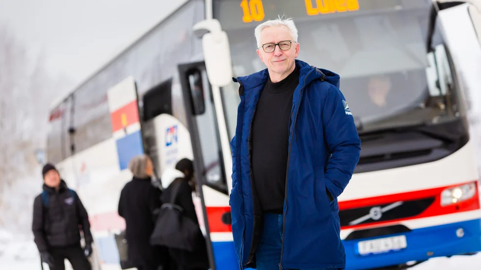 Mats Aspemo, vd Länstrafiken Norrbotten, kommer med nya besked vad gäller den nya lokaltrafikskarta som skulle ritas.Den får nu uppehåll i två år.