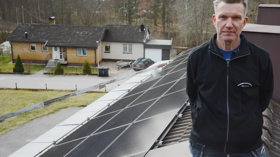 Rune Glimnér satsar på solceller på en av sina fyra fastigheter i Gullringen. Slår det väl ut blir det sannolikt detsamma på ytterligare en av fastigheterna."Det två övriga ligger inte så bra till för solceller" säger han.