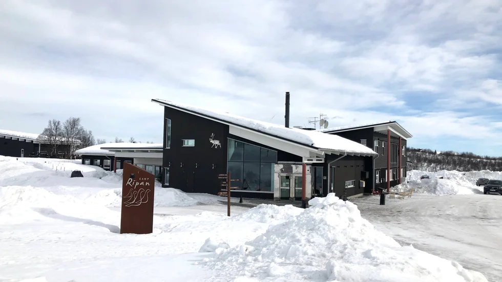 Camp Ripan i Kiruna blev utsatt för inbrottstjuvar under natten mot lördagen då någon eller några krossade ett fönster intill entrédörrarna och tog sig in. 