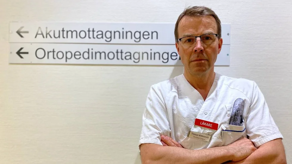 Thomas Widercrantz säger att operationssalar, utrustning och personal behövs till de allra mest akuta fallen. Banala frakturer kommer inte att prioriteras i coronakrisen. 