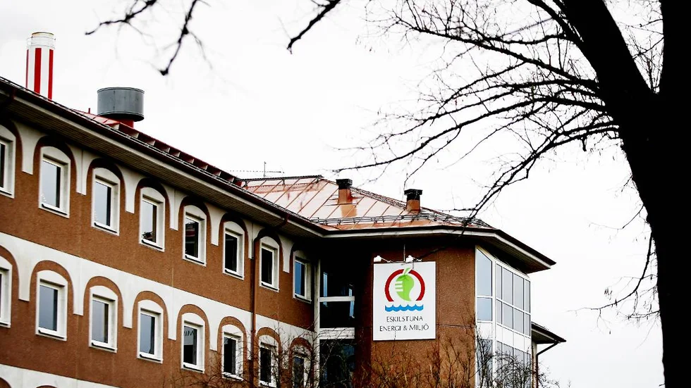 Eskilstuna Energi och miljö genomför en felsökning för att ta reda på varför över tusen kunder saknar el. 