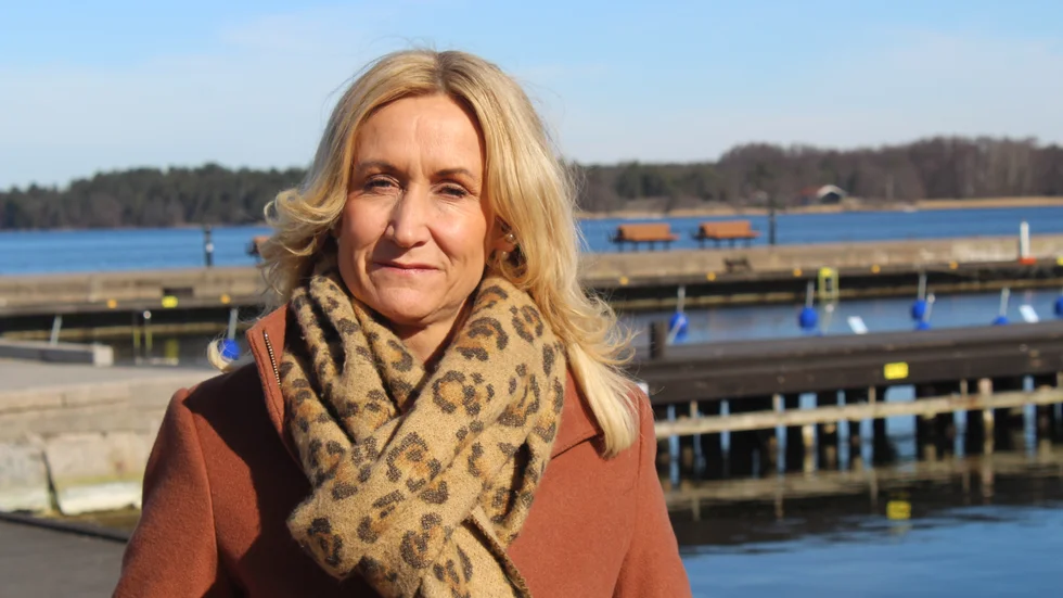 Anna Blom, vd för Länsförsäkringar i Kalmar län, är kritisk till den nya bankskatten som hon menar slår hårt mot lokala banker.