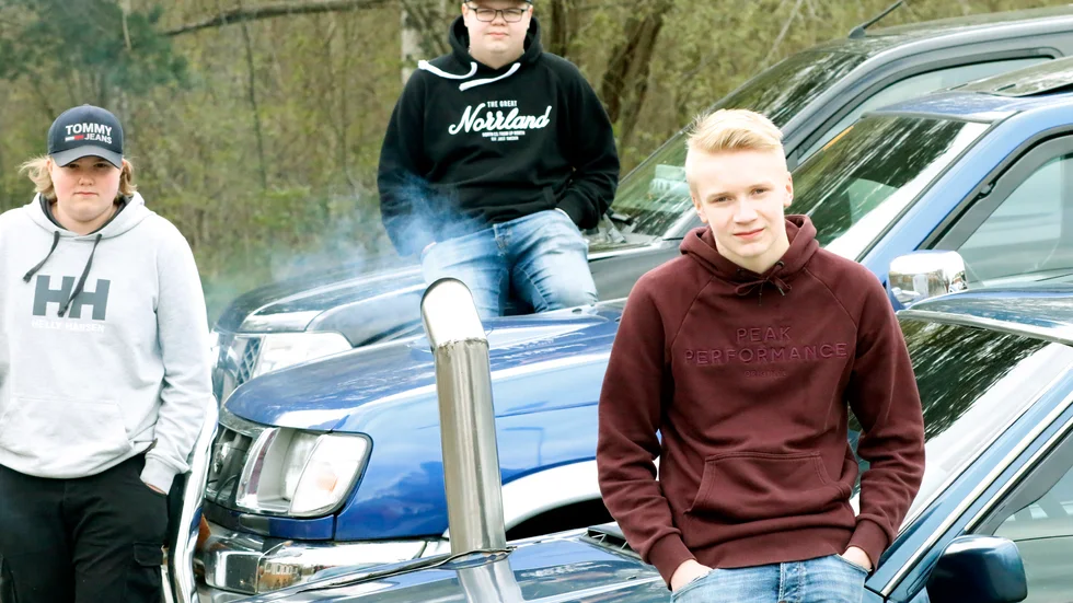 Från vår horisont beter sig många bilister av vanliga fordon ganska illa när de råkar hamna bakom oss. Edwin Olebring, Max Claesson och Emil Mellqvist har flera års erfarenhet av EPA-traktorer. 