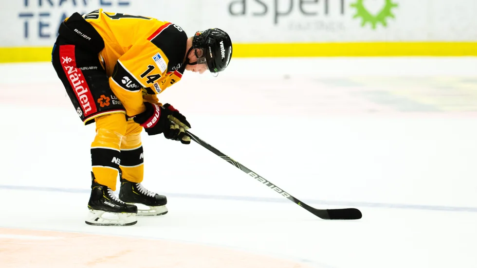 Det var under tisdagsträningen som olyckan var framme för Jonas Berglund. Nu tvingas han till operation och blr borta sex veckor.