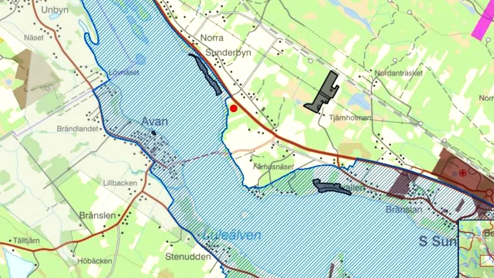 Den röda pricken markerar platsen för där fiskodlingen och slakteriet ska anläggas, om planerna går i lås.