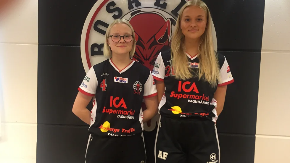 Tindra Pihlstål och Anna Flensburg är två stora juniortalanger som nu lyfts upp i Trosa Edanös A-lag, som är nykomling i division 1.