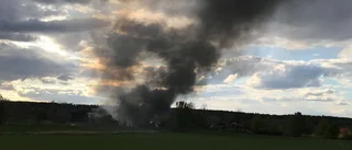 Räddningstjänsten undersöker larm om brand vid torvtäkt