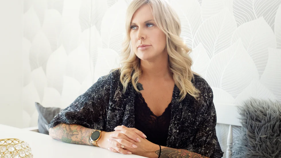 Jennie Resin anser att allt hot och våld ska polisanmälas. Hon önskar att institutionen ska göra det. "Det blir mer kraft bakom, en tydlig signal", säger Jennie Resin. 