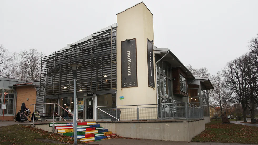 Strängnäs bibliotek och kulturhuset Multeum har nya öppettider.