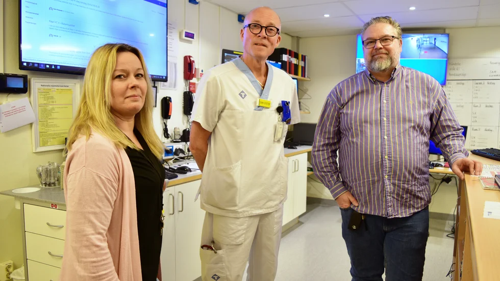 Karin Paulander, Curth Morén och Ferenc Sari i akutens sambandscentral, kallat torget. De tar höjd för ett förvärrat scenario.
