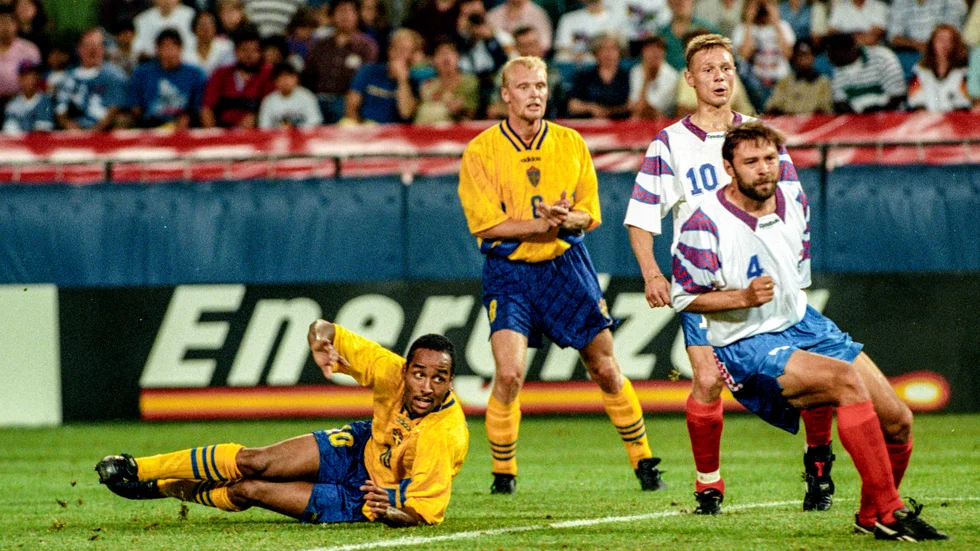 Martin Dahlin har precis gjort ett av sina två magiska nickmål mot Ryssland i VM 1994.