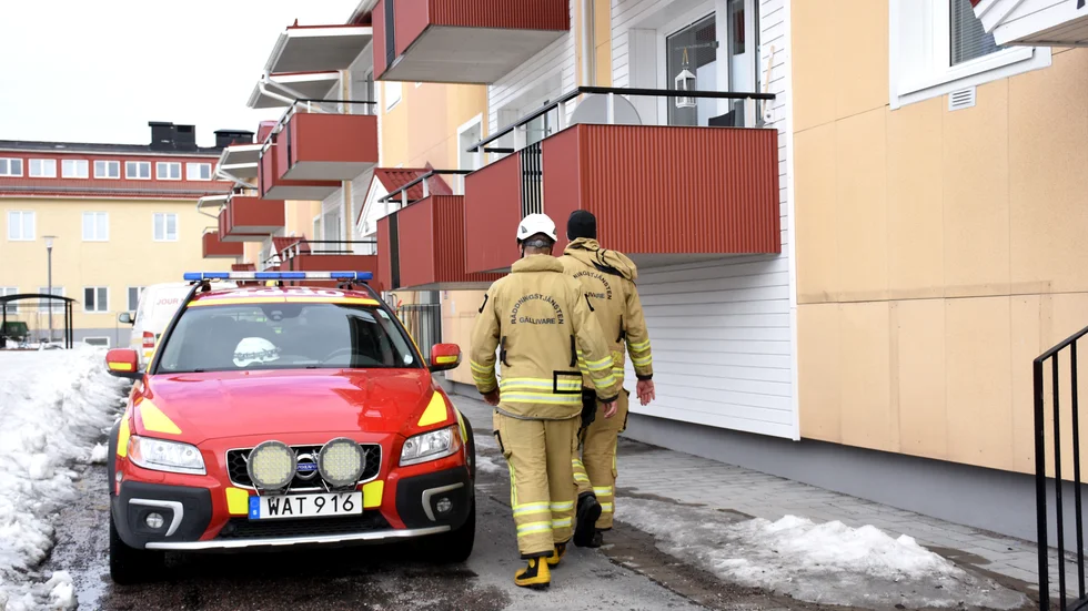 Räddningstjänsten befann sig under söndagsmorgonen på plats vid brandplatsen. 