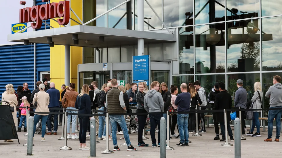 Tanken var att undvika för stora folksamlingar inne i varuhuset. 