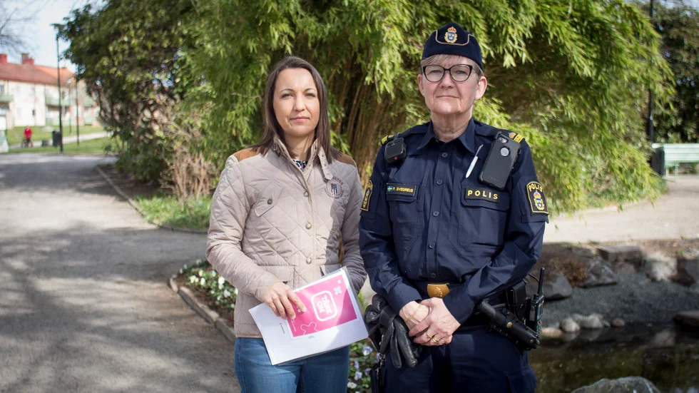 Kommunstrateg Karin Nordén och områdespolis Pirjo Svegréus engagerar sig i kampanjen "Tänk om", som ska få unga att festa alkoholfritt.