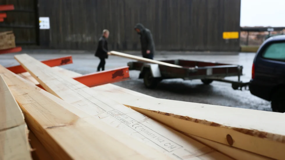 En anställd lät Luleå kommun betala för byggvaror värda över 900|000 kronor. Bilden är tagen vid ett annat tillfälle. Arkivbild.