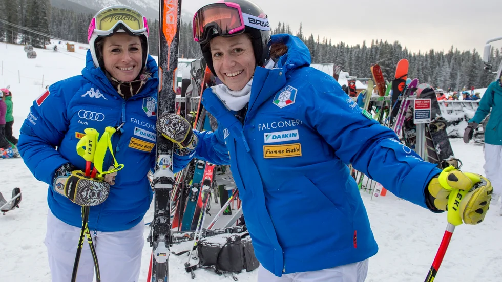 Italienska systrarna Elena och Nadia Fanchini har beslutat sig för att lägga skidorna på hyllan. Arkivbild.
