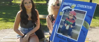 Glada studenter och rörda föräldrar – se hela vår sändning igen