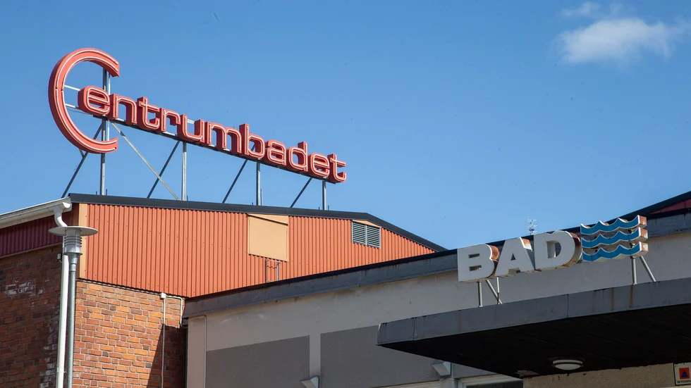 Frågan om en ny sim- och sporthall i Arvidsjaur har diskuterats länge. Enligt den preliminära tidsplanen ska den nya anläggningen stå klar 2024. Centrumbadet byggdes 1964. (Arkivbild)