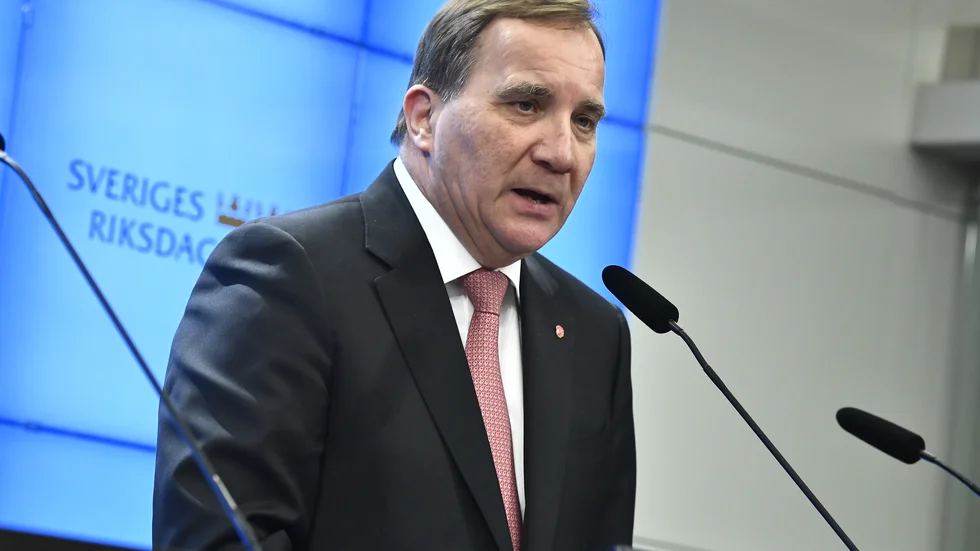 Den tidigare partiledaren Stefan Löfven (S) utsätts idag för en "källkritisk" granskning av en politiker från Sverigedemokraterna. 