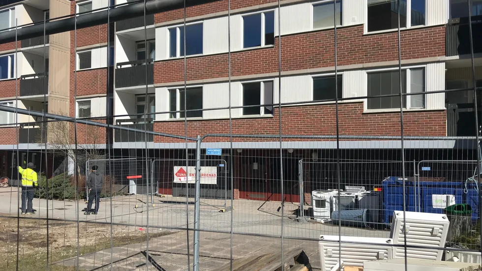 Den andra etappen av renoveringsarbetet i Skogsängen har startat. Först ut är Skogsänsgatan 8C.