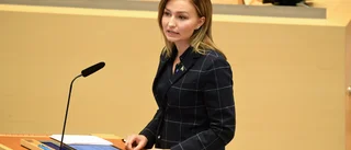 Busch försöker förstärka känslan av ett ”vi och dom”.
