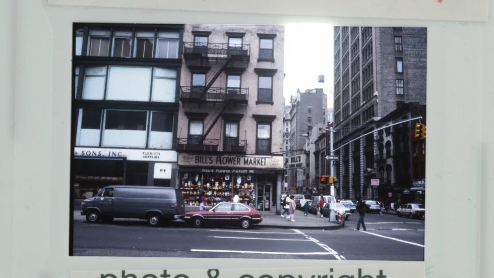 Under en resa till New York 1987 besökte jag området där The Jazzloft låg. Jag tog en bild på Bills Flowermarket som låg tvärs över gatan. En utsikt som W.Eugene Smith fotograferade ett otal gånger.