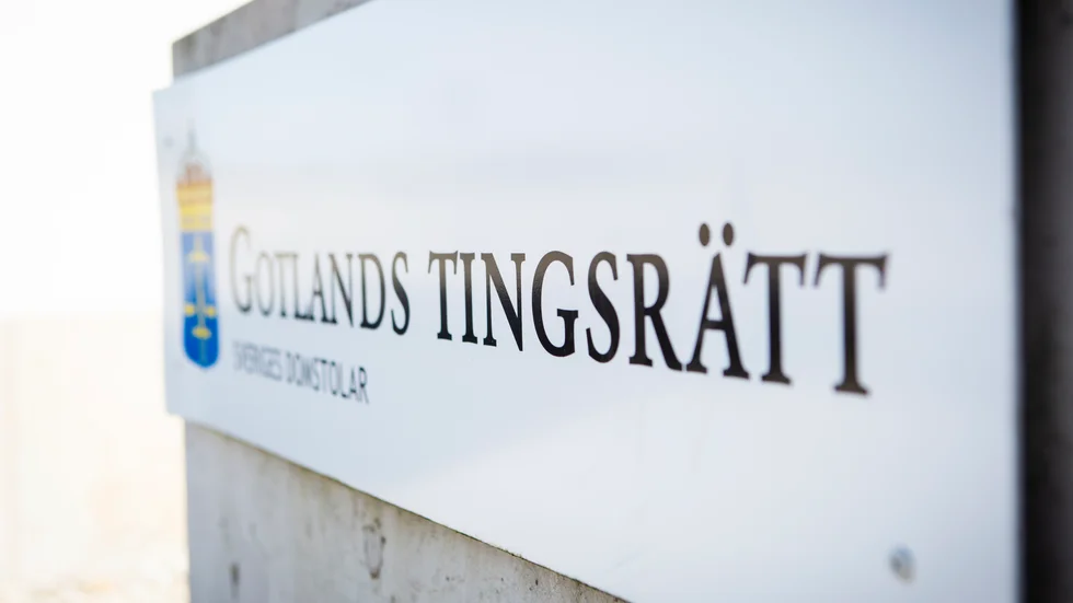 En 37-årig man har häktats misstänkt för grovt olaga hot och olaga frihetsberövande.