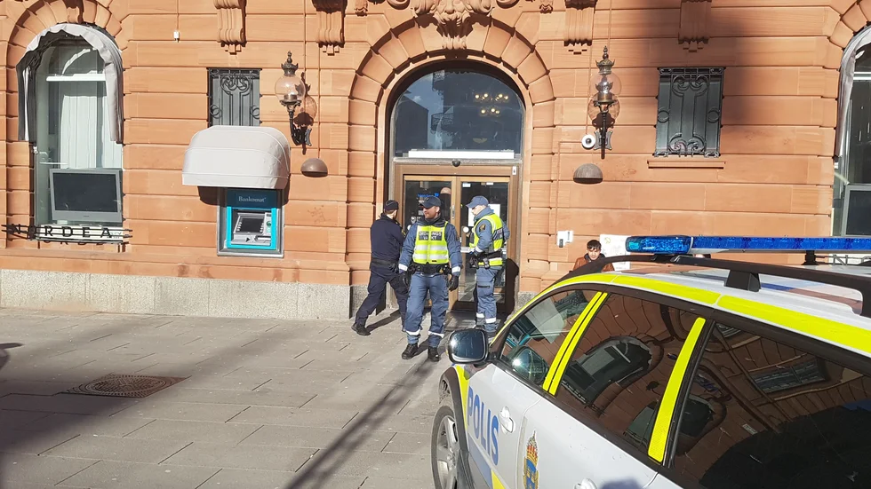 Offret knivhöggs utanför sin skola på Stora Torget i Uppsala förra året. 