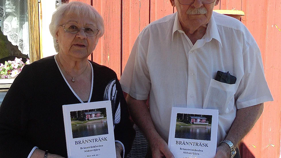 Eila och Björn Fredriksson som skrivit "Brännträsk – förr och nu".