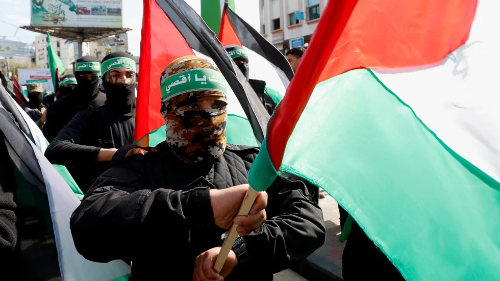 På bilden syns milismän som tillhör den palestinska rörelsen Hamas i Gaza. Arkivbild.