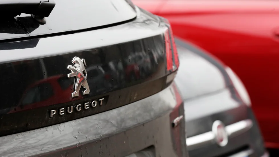 Fiat Chrysler och PSA Peugeot enades i vintras om ett samgående i en affär som värderats till närmare 500 miljarder kronor. Arkivfoto.