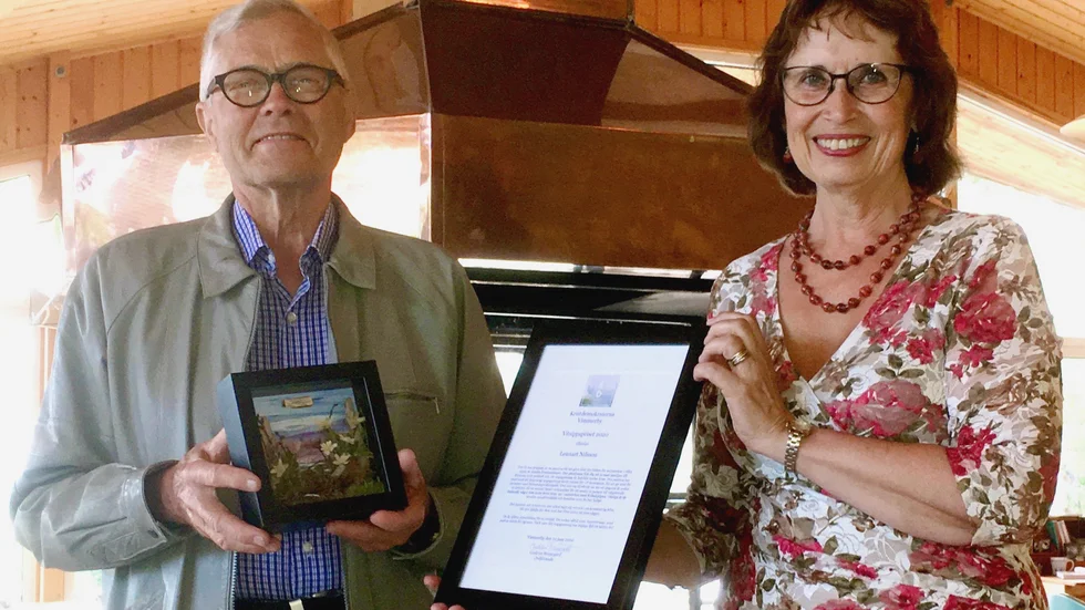 Lennart Nilsson överraskades av kristdemokraterna i Vimmerby med årets "Vitsippepris". Utmärkelsen delades ut av Gudrun Brunegård, riksdagsledamot för KD, vid en ceremoni på Kröngården på måndagskvällen. 