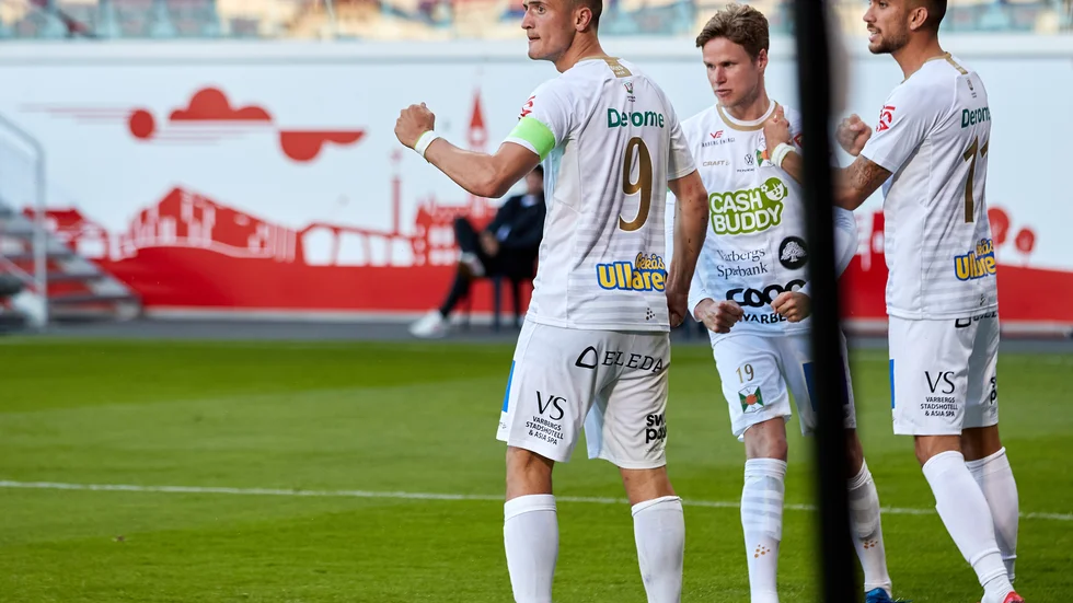 Astrit Selmani (nummer 9) kommer inte till spel mot IFK Göteborg.