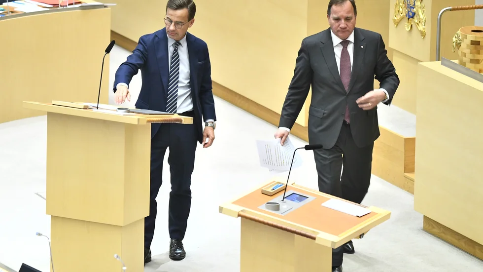 De här båda ledarna har runt femtio procent av väljarstödet samlat bakom sina partier. Så länge de inte vill göra något ihop så behöver de antingen V eller SD på sin sida för att får något gjort. Allt annat är trams. 
