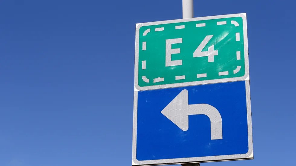 E 4