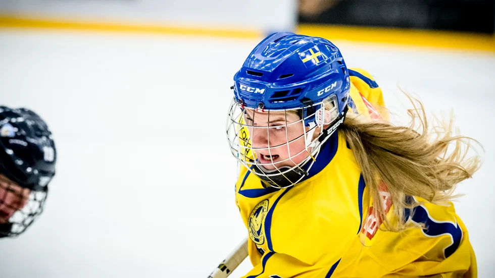 Lova Blom blev återigen uttagen till Damkronorna när laget reser till Frankrike i slutet av augusti för landslagsläger och träningsmatcher mot värdlandet.