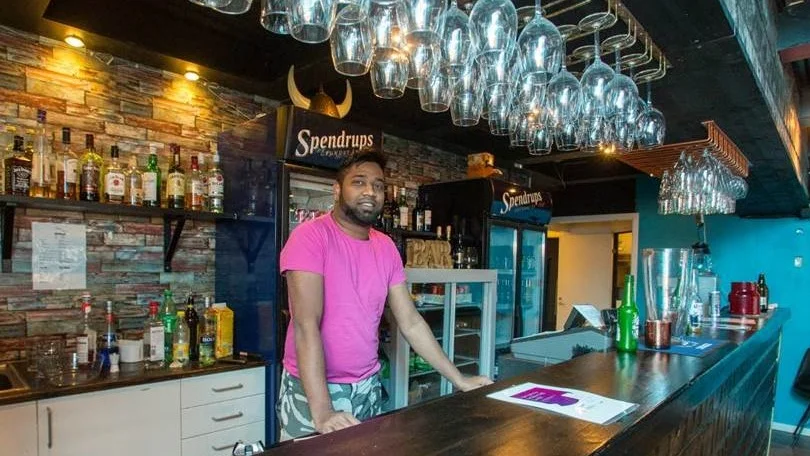 Ricky Beepat som driver Royal Corner fortsätter försöka sparka liv i Älvsbyns uteliv med lite större artister. (Arkivbild)