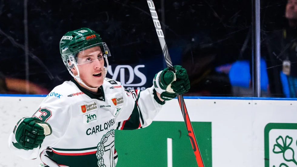 Felix Olsson fick sitt stora genombrott i Hockeyallsvenskan den senaste säsongen och nu förhandlar han och hans agent med flertalet klubbar i den näst högsta serien.