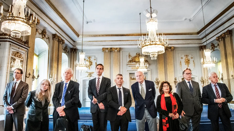 Svenska Akademiens ledamöter vid presentationen av 2018 och 2019 års Nobelpristagare i litteratur, ett av Akademiens många litterära uppdrag. Nu berättar de att de tilldelar Björn Sundberg ett stipendium. Arkivbild.