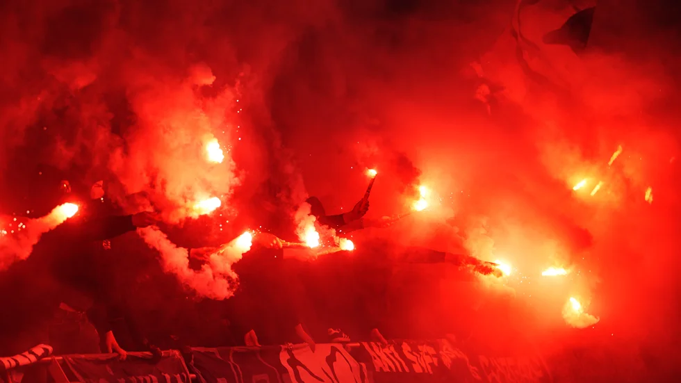 Katrineholmaren döms för att ha använt pyroteknik vid en fotbollsmatch. Bilden är tagen vid ett annat tillfälle.