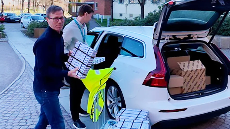 Försäljningsansvarige Ola Lund fick rycka in som tillfällig expresstransportör. 