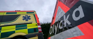 Rejält berusad mopedist till sjukhus efter krock