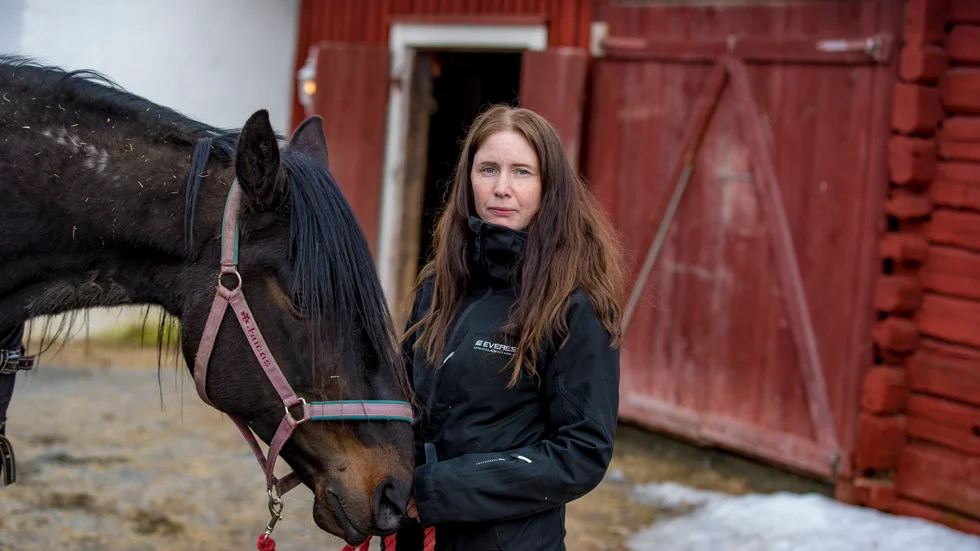 Marika Landfors i Överstbyn utanför Boden talar om smärtan och våndan när ett älskat djur närmar sig livets slut. Som djurägare följer alltid ansvaret att bestämma när ett kärt liv till sist måste upphöra. 