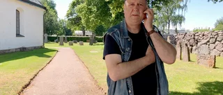 Urgrävda gångar på kyrkogården upprör  