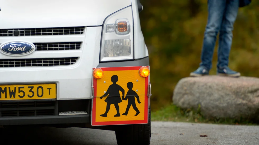 Enligt det nya skolskjutsavtalet ska alla bilresor göras med förnybara drivmedel.